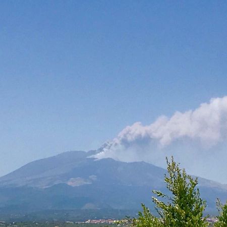 La Finestra Sull'Etna Hotel Motta Sant' Anastasia Exterior photo